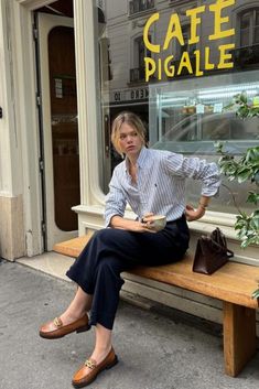 Chic and Comfy: 16 Loafer Shoe Outfit Ideas for Every Occasion - London Kensington Guide Brown Loafers Outfit Women, Loafers Shoes Outfit, Loafers Outfit Women, Loafers For Women Outfit, Loafer Outfits, Effortless Chic Outfits, Loafer Shoe, Loafers Outfit