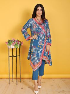 Designer Tunics Latest, Koty Style Kurti, Kaftan Kurti Designs Latest, Cotton Bandhani Outfit Ideas, Bandhani Suit Designs Latest, Cotton Bandhej Kurti Designs, Letest Desine Kurti 2023, Kurtee Designs Latest, Latest Dress Patterns Indian Kurti