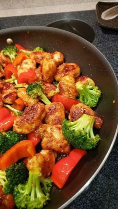 Simple Teriyaki Chicken (Also Known As Crack Chicken) with broccoli and bell peppers. Ayam Teriyaki, Chicken With Broccoli, Easy Teriyaki Chicken, Diner Recept, Resep Diet, Makanan Diet, Healthy Food Dishes, Health Dinner Recipes, Teriyaki Chicken