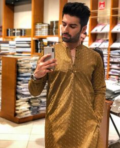 Kurta Colour For Men, Streetwear Jeans Men, Kurta Ideas, Sherwani Design, Indian Wedding Suits Men, Morning Bed, Eid Shopping, Eid Look