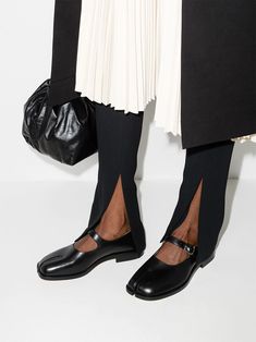 Maison Margiela Tabi mary-jane Shoes - Farfetch Tabi Mary Jane, Preppy Mode, Black Mary Jane Shoes, Zapatos Mary Jane, Maison Margiela Tabi, Tabi Shoes, Margiela Tabi, Alternative Style, Estilo Preppy