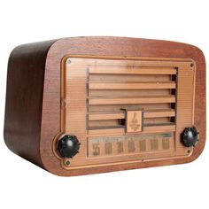 an old fashioned radio is sitting on a white surface