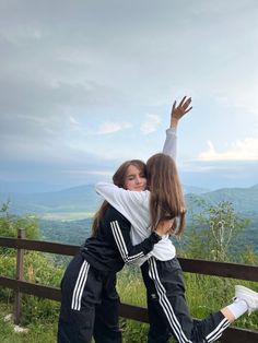 Want To Be Loved, Best Friend Pictures