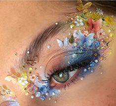 Dried Flower Makeup Look, Flower Fairy Makeup, Flowers On Face, Flower Eyeshadow, Power Eyes, Garden Makeup, Traditional Makeup, Witty Sayings, Butterfly Makeup