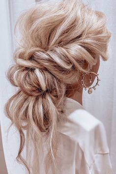 July Hairstyles, Veil Updo, Textured Updo, Wedding Hair Extensions, Hairstyles Bride, Wedding Hair Up, Dress Pictures, Wedding Hair Inspiration