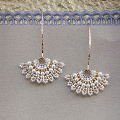 These Swarovski pearl bridal earrings are feminine and elegant, with a strong presence and personality. They are long, dainty, dangly, and delicate. Perfect as a wedding fashionable statement! Made by hand, from Swarovski 3mm pearls, Miyuki round seed beads, Miyuki Delica beads, and 14k goldfilled or Sterling Silver ear-wire (at your choice) * If you chose the sterling silver option, all the metal pieces and beads will be replaced with silver metal and silver colored beads Measurements: ♡ Length Beaded Jewelry Inspiration, Unique Bridal Earrings, Beaded Bridal Jewelry, Bridal Dangle Earrings, Anting Manik, Drop Earrings Wedding, Long Bridal Earrings, Unique Bridal Jewelry, Statement Earrings Wedding