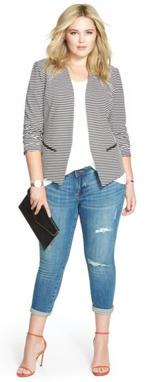 ¿Quien dijo que las mujeres llenitas no podemos usar rayas horizontales? Prueba este look casual con un blazer a rayas #PlusSize Knit #Jacket #stripes Travel Clothes Women, Plus Size Style, Casual Work Outfits, Moda Plus, Casual Summer Outfits