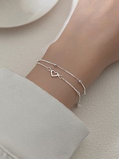 Dainty Silver Jewellery, Silver Bracelet Aesthetic, Bead Bra, Fashion Romantic, Jewelry Classic, Silver Heart Bracelet, Romantic Jewelry, Bracelets Design