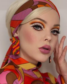 70's Makeup, 70s Queen, Hippy Costume, Retro Makeup Looks, 60’s Makeup