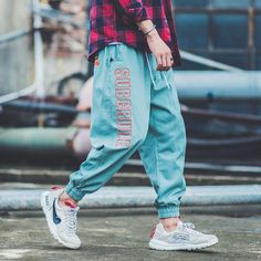 Korean Style Pants, Silhouette Mode, Pants Korean Style, Loose Sweatpants, Street Outfits, Pants Korean, Outfits Retro, Fashion Silhouette