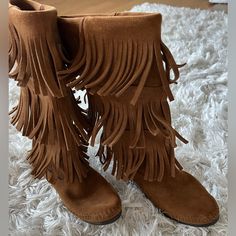 Excellent Condition, New Without Tags, Leather Fringe Boots By Minnetonka. All Leather Size 6. Did Someone Say Coachella? Bonaroo? Casual Fringe Boots With Round Toe, Fringe Boots Outfit, Bohemian Brown Boots With Tassels, Casual Brown Boots With Fringe, Indian Boots, Casual Brown Fringe Boots, Womenknee Boots With Fringe, Brown Fringe Boots, Minnetonka Fringe Boots