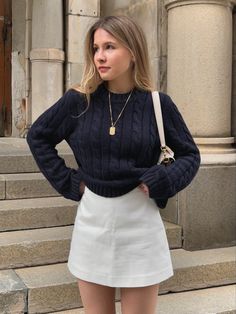 Girl wear white skirt and blue sweater coach bag Preppy Fashion Outfits, Old Money Outfits Sneakers, Private School Outfits Casual, Young Old Money Outfits, Old Money Outfit Women Fall, Old Money Outfits Woman Fall, European School Outfits, Coach Outfits Women, Okd Money Fashion