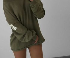 olive green aesthetic, khaki green, tumblr Madeline Mercedes, Lazy Fashion, Khakis Outfit, Kylie Jenner Look, Street Wear Urban, R C, Khaki Green, Trend Setter, Autumn Winter Fashion