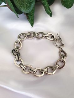 ★ ★ ★FREE SHIPPING ★ ★ ★ PRODUCT DESCRIPTION This beautiful and bold silver statement bracelet is a necessary accessory in your daily combination, it's simply chic and resistant with toggle closure which creates the perfect look! MEASUREMENT AND SIZE (in the picture) The total length of each bracelet is 6 inches (16.3cm). choose length from the drop-down menu. MATERIAL Thick silver plating over stainless steel- does not tarnish, water resistance. Product care: - You can shower with it however yo Silver Metal Chain Bracelet With Rectangular Links, Silver Bracelets With Chunky Oval Link Chain, Silver Oval Link Chunky Chain Bracelet, Trendy Silver Oval Link Chain Bracelet, Silver Link Bracelet With Chunky Chain, Silver Chunky Chain Charm Bracelet, Silver Chunky Chain Bangle Bracelet, Chunky Metal Oval Link Bracelets, Chunky Metal Bracelet With Oval Links