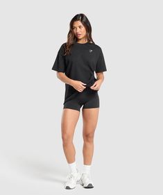 IN YOUR LOCKER Sometimes, you just need to throw on your 'fit. The Training Oversized T-Shirt is your new best friend. This oversized tee is perfect for taking you to and from the gym, or for an off-duty rest day look. Featuring an embroidered sharkhead logo and ribbed neckline in 100% breathable cotton, ensure your comfort and style are on top form. - Oversized fit- Embroidered Sharkhead Logo- Ribbed neckline- Logo to left chest- 100% cotton- Model is 5'8" and wears size XS- SKU: B1A7M-BBBB Black Athleisure Cropped T-shirt For Workout, Relaxed Fit Short Sleeve Muscle Tee For Sports, Relaxed Fit Cropped Workout T-shirt With Crew Neck, Black Relaxed Fit Muscle Tee For Gym, Crew Neck Cropped T-shirt For Workout, Oversized Crew Neck T-shirt For Gym, Relaxed Fit Crew Neck Cropped T-shirt For Workout, Sporty Black Crew Neck Muscle Tee, Black Crew Neck Muscle Tee For Athleisure