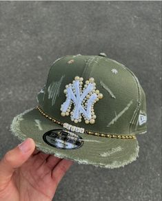 Custom Fitted Hats Ideas, New Era Hats Outfit, Bedazzled Hat, Custom New Era Hats, Y2k Hats, Hat Charms, Classy Prom Dresses