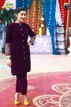 outfit ideas Pakistani Wedding Outfits, Beautiful Pakistani Dresses, Velvet Clothes, Kurti Designs Party Wear