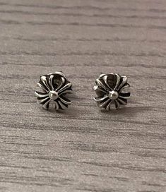 Chrome Heart Earrings, Men Earrings Aesthetic, Chrome Hearts Earrings, Cool Earrings For Guys, Chrome Hearts Ring Men, Chrome Hearts Rings Aesthetic