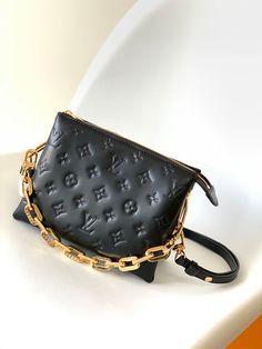 ADC Fashion Lu-Vi bags - 632 A+ Excellent Quality copies; Contact us if you've any questions in your mind. Product Catalogue, Model Design, Crossbody Tote, Lv Bag, Cute Bag, Luxury Items, Louis Vuitton Handbags, Wallet Men, Crossbody Shoulder Bag