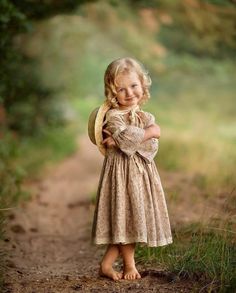 Toddler Portraits, Toddler Poses, Toddler Pictures, Toddler Photoshoot, Children Photography Poses, Toddler Photos, Toddler Photography, Toddler Fall, Boho Kids