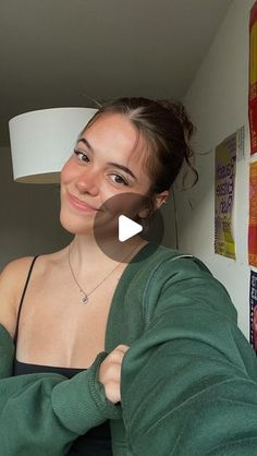 Filipa Lenja Ries on Instagram: "das gewünschte tutorial :)) falls ihr den dutt kleiner haben wollt dann einfach eine kleinere klammer nehmen" Summer Hairstyles, Beauty Women, Fashion Beauty, Pins, Beauty