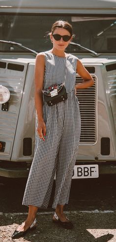 Funky Classic Style, Scandinavian Wedding Guest Outfit, Cutesy Style, Colorful Mom Outfits, Modern Vintage Outfits, Simple Dinner Outfits, Mode Inspo, Looks Style, Retro Inspired