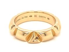 The LV Volt ring in 18-karat gold is part of the LV Volt collection for men and women, a tribute to the energy of the iconic LV initials. The two letters split apart and repeat at regular intervals, generating a smooth tempo. Hallmarked "Louis Vuitton" and stamped "Au750" on the inside of the ring. The ring is EU size 55, US size 7.25. The total weight is 9.3 grams.This is a pre-owned ring in excellent condition. Item Specifications: Brand: Louis Vuitton Collection: LV Volt Metal: 18K Yellow Gol Multi Ring, Louis Vuitton Collection, High Quality Jewelry, Gold Bracelet, Initials, Split, Two By Two, Bangles, Louis Vuitton