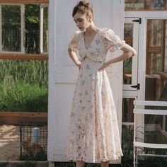 Robe Dianna Chic Dresses For Spring Daywear, Chic Spring Dresses For Daywear, Casual Daywear Dresses, Feminine Spring Dresses For Work, Feminine Spring Dresses For Workwear, Feminine Spring Workwear Dresses, Beige Dresses For Daywear, Floral Print Non-stretch Dress, Non-stretch Floral Print Dress