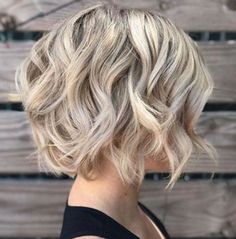 Short Choppy Bobs, Blonde Bob Haircut, Wavy Bob Hairstyles, Blonde Waves, Choppy Bob Hairstyles, Bob Haircut For Fine Hair, Trendy Hairstyle, Bob Hairstyles For Fine Hair, Wavy Bobs