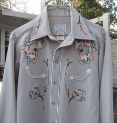 Fitted Embroidered Top With Spread Collar, Fitted Embroidered Shirt With Spread Collar, Fitted Embroidered Collared Shirt, Embroidered Button-up Western Tops, Vintage Pearl Snap Shirts, Western Pearl Snap, Vintage Button-up Shirt For Rodeo, Pearl Snap Shirt, Western Style Snap Button-up Shirt