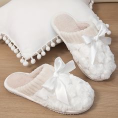 Material:FabricPatterned:OtherType:Slip-onAll-season:All-seasonPrinting Type:No PrintingItem ID:HY33752 White Flat Slippers For Winter, White Flat Winter Slippers, White Slippers For Winter Loungewear, Cozy White Non-slip Slippers, Fluffy Comfortable Slip-on Slippers, Casual Plush-lined Slippers For Indoor Use, Color Home, Comfort Gray, Shoes On Sale