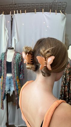 Bringin it back old school big bitterly clips prefect for space buns Claw Clip Space Buns, Hairclip Aesthetic, Butterfly Hair Clips, Space Buns, Hairstyle Inspo, Butterfly Hair Clip, Hair Stylies, Butterfly Hair, Dream Hair