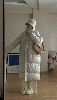 Easy Hijab Style, Hijab Trend, Korean Winter Outfits, Korean Winter, Winter Jacket Women, Long Puffer Jacket