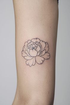 Peony silhouette tattoo Peony Minimalist Tattoo, Peony Tattoo Black And White, Peony Silhouette, Simple Peony Tattoo, Silhouette Tattoo, Tiny Wrist Tattoos, Peony Tattoo, Silhouette Tattoos, Peonies Tattoo