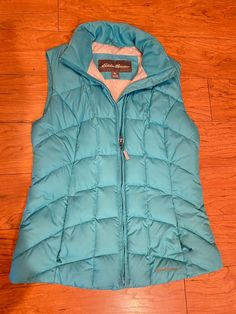 Eddie Bauer Turquoise Puffer Vest Size XS **Unless otherwise stated, my items are previously owned and may show some normal wear. I make every effort to inspect the items thoroughly and point out any significant flaws. If you have any questions or concerns, please message me! Puffer Vest Outfits, Puffer Vest Outfit, Fort Smith, Vest Outfits, Distressed Shorts, Puffer Vest, Eddie Bauer, Womens Vest, Fort