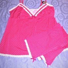 Authentic Marilyn Monroe 2-Piece Sleep Set. Very Feminine & Sexy. Top Could Be Worn Separately As A Camisole Too. Hot Pink & White Polka Dots Print. White Lace Trim. Also Hot Pink Ribbons On The Front Of The Top. And Each Side Of The Shorts. Adjustable Spaghetti Straps. Elastic Waist Shorts. 94% Polyester/6% Spandex. Brand New. Excellent Condition. No Trades. See Other Cool Sleepwear In My Closet. Y2k Party Camisole With Built-in Bra, Fitted Y2k Camisole With Built-in Bra, Pink Fitted Y2k Camisole, Pink Y2k Camisole Top, Satin Teddy, Hot Pink Bra, Pink Summer Sleepwear With Built-in Bra, 2000s Clothes, Easy Trendy Outfits