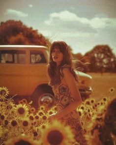 I love sunflowers 🌻🌻 #70s #70srock #vintage70s #70sfashion #70sicon #70shair #70svibe #vintagefashion #vintagestyle #70saesthetic #pinkfloyd #sunflowers #sunflowers🌻 #summervibes Film Vintage Aesthetic, 70s Cult Aesthetic, Flower Child Aesthetic 70s, Seagull Aesthetic, 70s Inspired Photoshoot, 70s Hippie Aesthetic, 1970s Photography, Vintage 70s Aesthetic