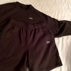 Excellent Condition Alo Tracksuit, Alo Set Outfit, Alo Clothing, Alo Outfit, Alo Set, Alo Yoga Set, Alo Yoga Pants, Weekly Outfits, Yoga Set