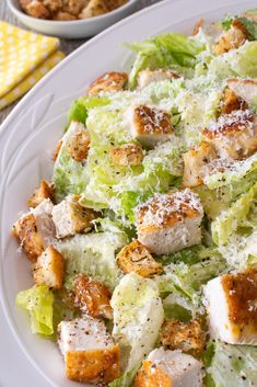 Chicken Caesar Salad February Goals, Hungry Man, Chicken Caesar Salad Recipe, Low Calorie Chicken, Caesar Salad Recipe, Bistro Food, Chicken Caesar, Croutons Homemade, Chicken Caesar Salad