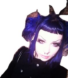 Indietronica Aesthetic, Tradgoth Hair, Alternative Hair Long, Mall Goth Hair, Pretty Hair Styles, Gothic Makeup, Goth Makeup