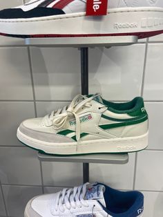 90s Sneakers Aesthetic, Green Rebook Shoes Outfit, Forest Green Sneakers, Rebock Shoe Aesthetic, Reebook Outfit Women, White And Green Shoes, Vintage Shoes Sneakers Green, Lotto Shoes Sneakers, Aesthetic Reebok Shoes