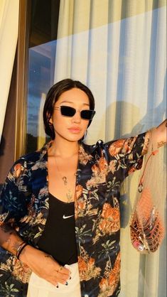 Printed Button Down Outfit, Peggy Gou Outfit, Peggy Gou, Crop Top Outfits, Mom Outfits, Minimal Fashion, Daily Outfits, 90s Fashion, Aesthetic Clothes