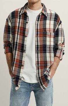 Casual Collar Plaid Cotton Outerwear, Plaid Cotton Outerwear With Casual Collar, Zara Cotton Shirt With Pockets, Casual Plaid Cotton Shacket, Brown Casual Shacket With Relaxed Fit, Casual Brown Shacket With Relaxed Fit, Casual Brown Relaxed Fit Shacket, Casual Flannel Shirt With Pockets For Gatherings, Zara Casual Button-up Shirt