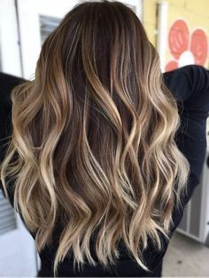 Honey Bayalage, Virgin Hair Balayage, Hair Balayage Highlights, Bayalage Brunette, Bayalage Highlights, Colour Hair, Wavy Bob Hairstyles, Brown Hair With Blonde Highlights