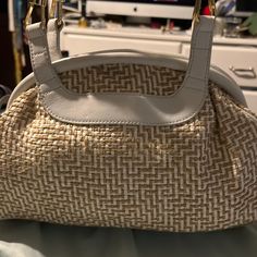 Brand New Without Tags. Kate Landry Shoulder Purse - Handbag. Tan And White Body Of 40% Cellulose-60% Jute With 100% Genuine Leather Trim. Gold Accents Add An Unexpected Contract To Natural Materials. Four Part Magnetic Top Closure. Beautiful Light Gray Interior. Inside Zip Pocket. Has A Few Glue Defects As Pictured. Measures Approximately 13” Across, 8” High, 3” Deep And A Strap Drop Of 8”. Elegant Straw Bag With Gold-tone Hardware For Everyday Use, Elegant Everyday Straw Bag With Gold-tone Hardware, Elegant Straw Bag With Gold-tone Hardware For Daily Use, Elegant Satchel Straw Bag With Gold-tone Hardware, Elegant Straw Satchel Bag With Gold-tone Hardware, White Straw Bag With Top Carry Handle, White Hobo Bag With Top Carry Handle For Errands, White Hobo Bag For Errands With Top Carry Handle, Beige Clutch Shoulder Bag With Braided Handles