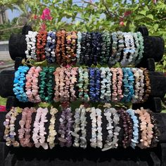 Chip Jewelry, Wrist Jewelry, Bangles For Women, Jewelry Accessories Ideas, Crystal Healing Bracelets, Chip Beads, Accessories Ideas