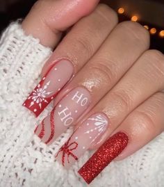 Christmas Nails Jewels, Red Xmas Nails Square, Nails Cristhmas Ideas, Christmas Nail Designs Medium Length, Nail Ideas Christmas Short, Medium Length Christmas Nails, Crismas Nails Art, Christmas Nails 2023 Short, Acrylic Holiday Nails