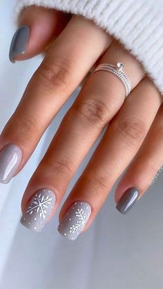 Nails Easy Ideas, Christmas Nails Cute, Grey Christmas Nails, Candy Cane Nails, Christmas Gel, Nails Cute, Cute Styles, Cute Christmas Nails, Christmas Gel Nails