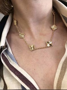 Van Cleef Gold Necklace, Gold Van Cleef, Bvlgari Gold, Van Cleef And Arpels Jewelry, Necklace Combo, Fancy Necklace, Dope Jewelry