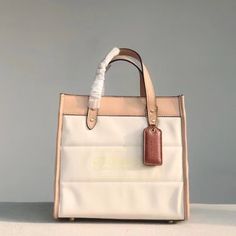 COACH colorblock quilted and COACH badge FIELD tote bag

 size 22 cm White Quilted Top Handle Bag, Music Bag, Orange Backpacks, Multifunction Bag, Tote Bag Size, Lv Purse, Lv Shoes, Mini Bucket Bags, Small Tote Bag